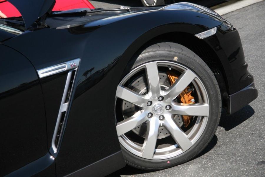  Nissan GT-R 2008 года  (фото 32 из 71)